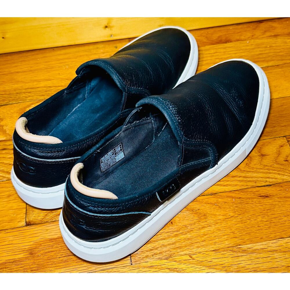UGG Men’s Slip-On Sneakers Loafers Navy Blue – Size 9.5 – Pre-Owned - Picture 2 of 6